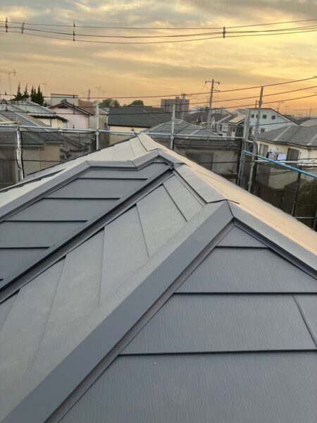 さいたま市浦和区にて屋根修理〈スレートからスーパーガルテクトへのカバー工法〉の施工後写真